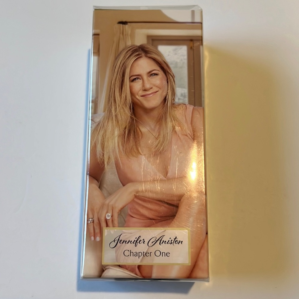 Jennifer Aniston, Chapter One 1 oz